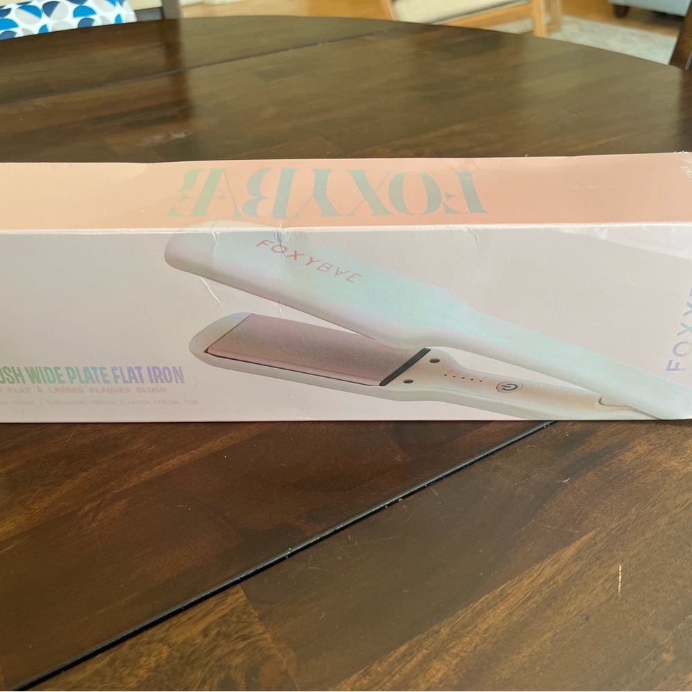 NIB: FOXYBAE Blush Wide Plate Flat Iron - Fast Hair Straightener